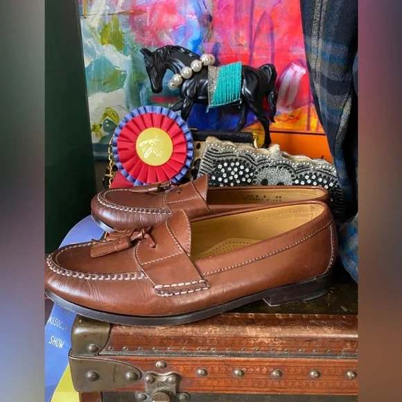 Handsome Classic Vintage COLE HAAN Tan Leather Tassel  display picture 1